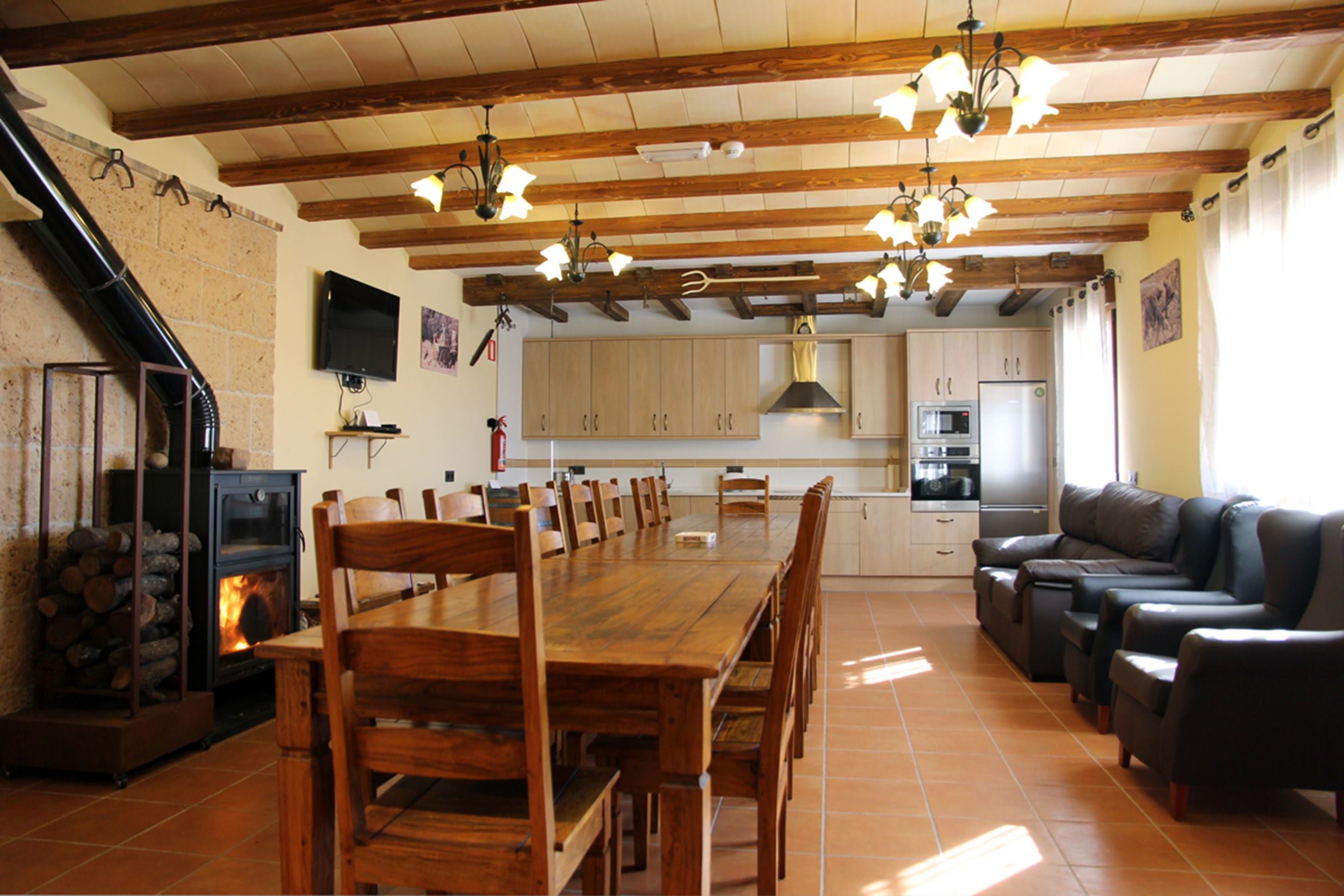 salon comedor casa rural burgos para 20 personas